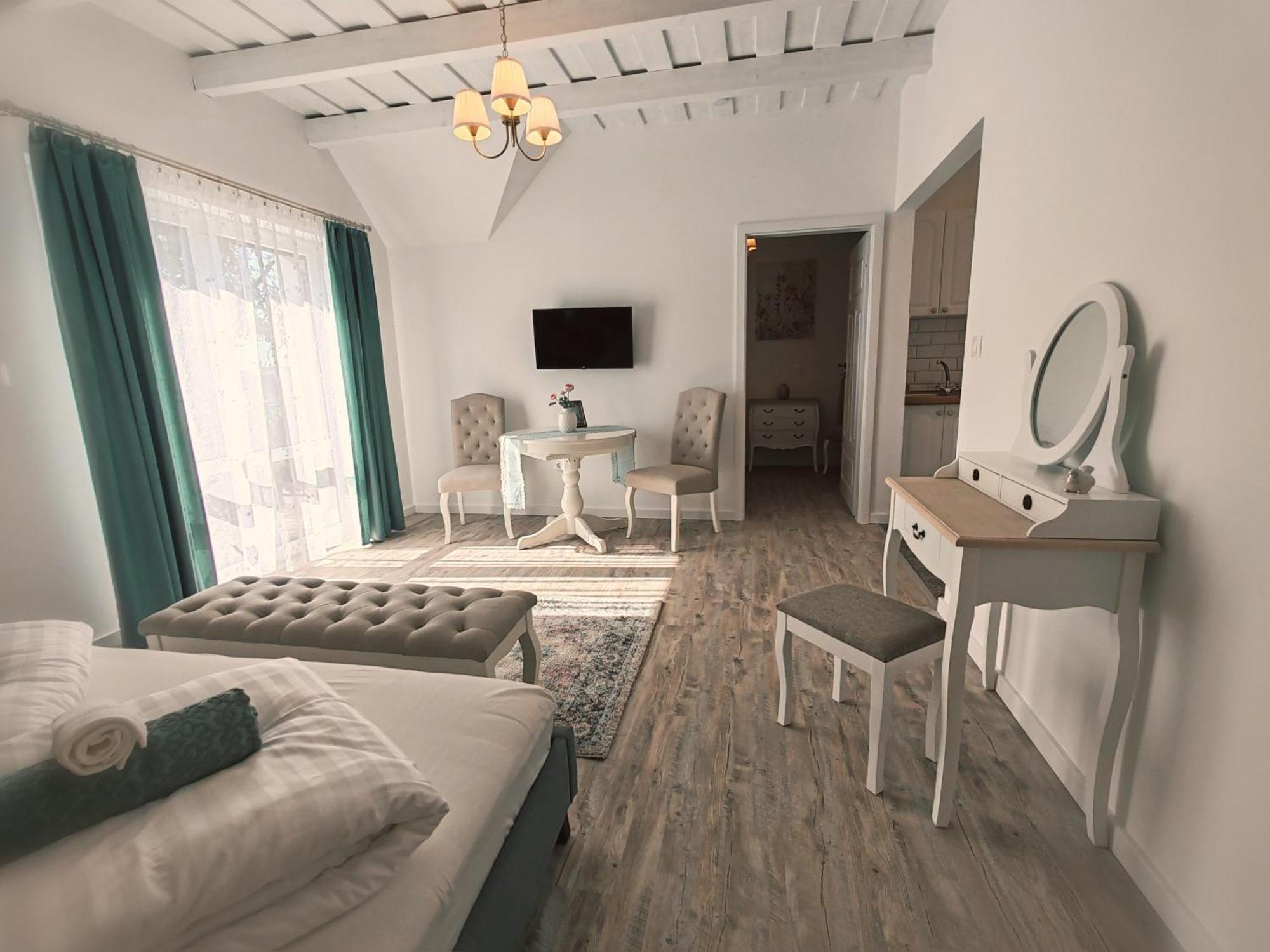 Elisoria Superiors Hotel Черсектомай Екстериор снимка